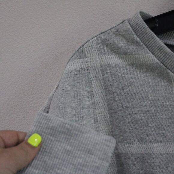 Liz Claiborne Gray Windowpane Check Knit Top Size Small Classic Minimalist - Picture 5 of 7